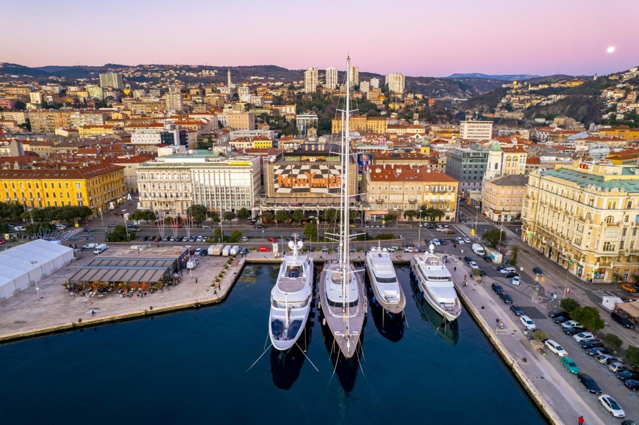 Area2 Center Luxury Apartment Риека Экстерьер фото